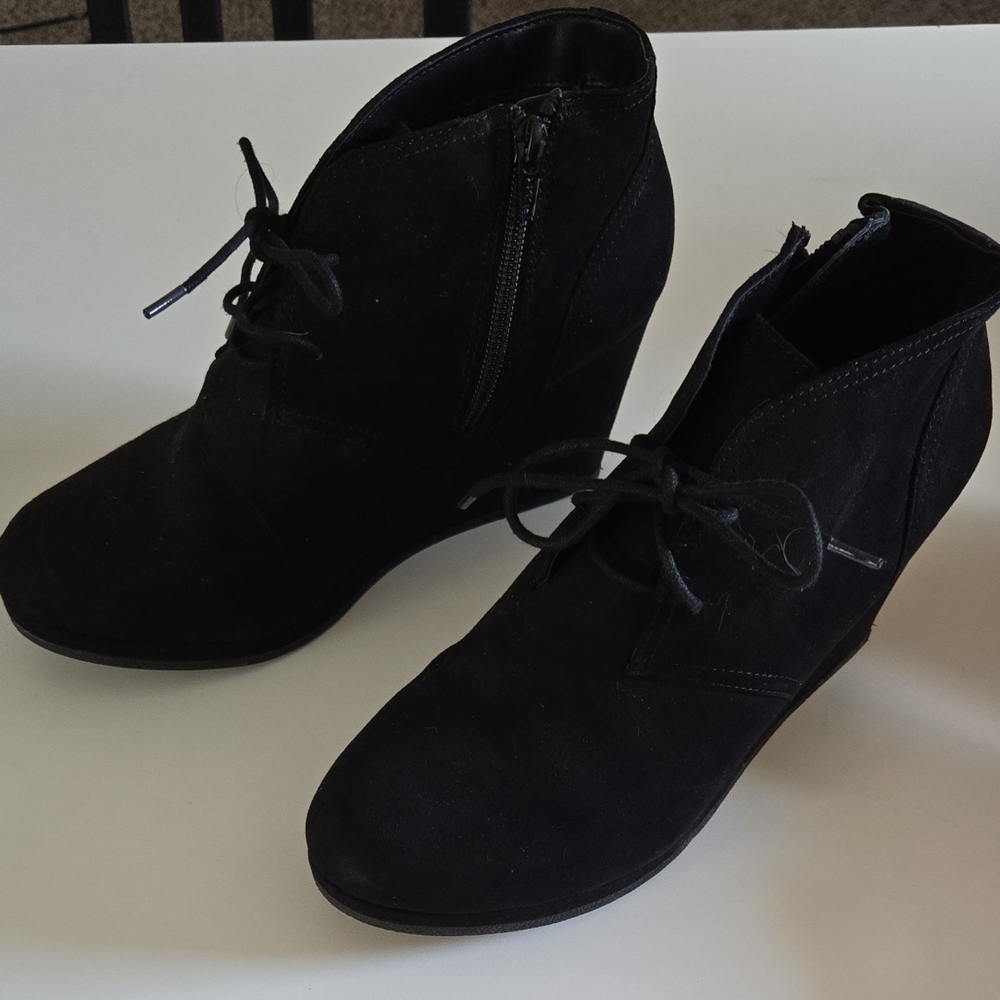 Universal Thread Black Ankle Boots Lace-Up Suede